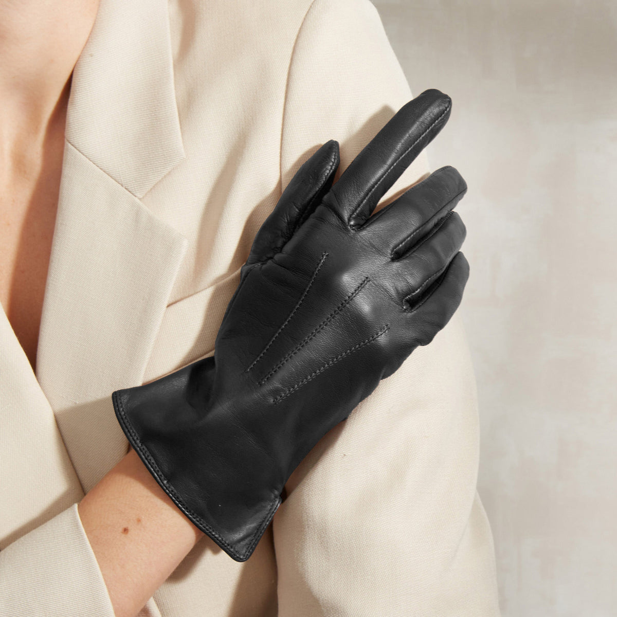 Aurelia | Touchscreen Leather Glove Black / 6